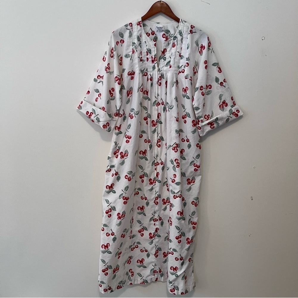 VTG Talbots Intimates Robe Womens SZ. S Cherries Zip-Up Long Pleated Front